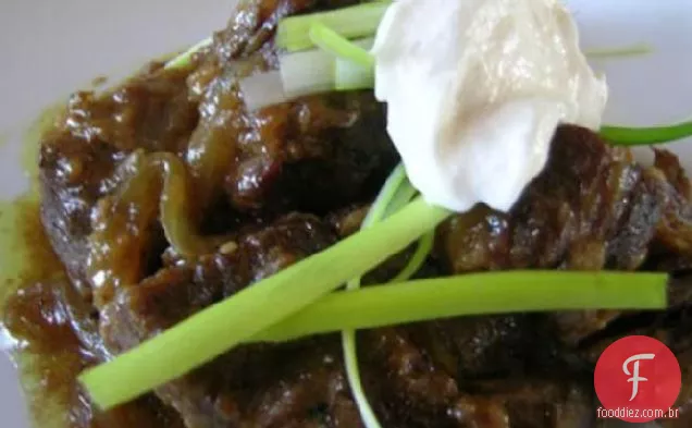 Costelas Curtas De Curry Com Molho De Rábano