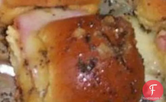 Presunto Marinado E Aperitivo De Pãezinhos Suíços