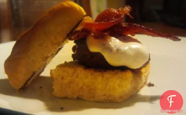 Sliders de lombo com Bacon crocante e maionese cremosa de rábano
