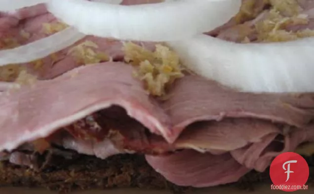 Sanduíche Aberto Da Carne Assada (Smørrebrød)