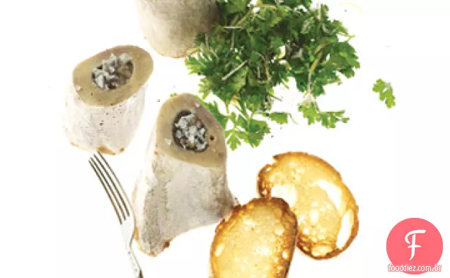 Medula óssea assada com rábano fresco Gremolata