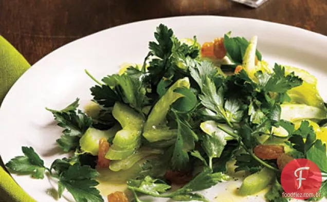 Salada de aipo e salsa com passas douradas