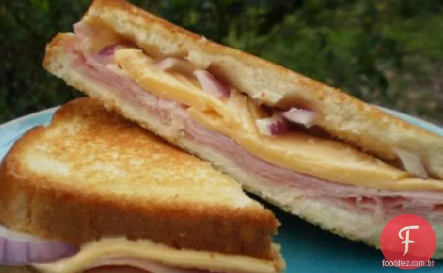 Presunto torrado e queijo
