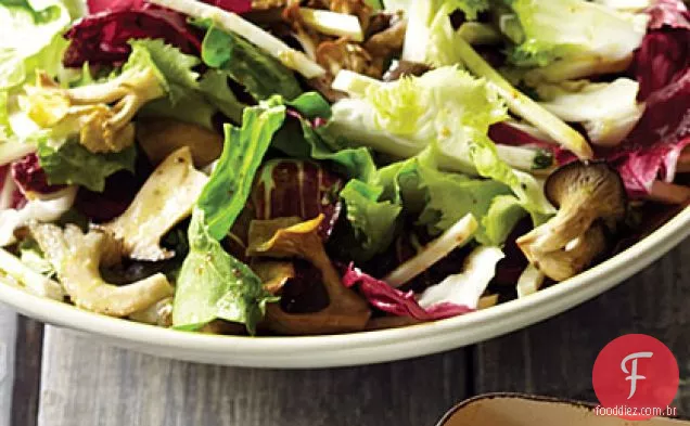 Salada de cogumelos, chicória e aipo-raiz