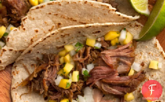 Javali Carnitas Tacos com Jicama-Mango Salsa