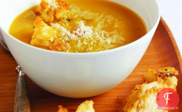 Sopa de abóbora com Croutons de sálvia e Parmesão
