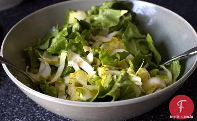 Salada Endive E Aipo Com Vinagrete De Erva-Doce