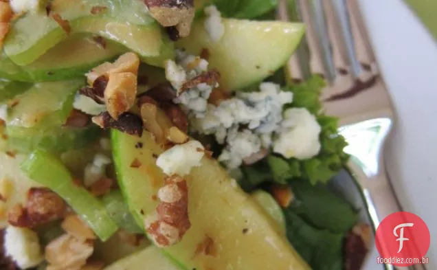 Salada De Maçã Verde E Aipo Com Vinagrete De Mostarda