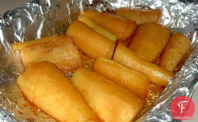 Pernas de frango assadas em bandeja e legumes de Inverno