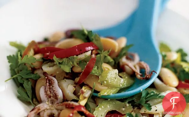 Salada de Lula grelhada com Pesto De Folha De Aipo