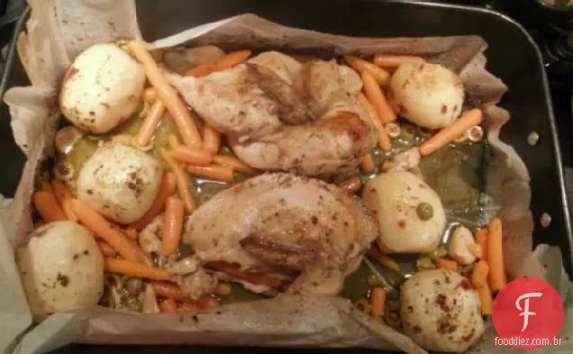 Frango com limão e alho assado grego de Kittencal com batatas
