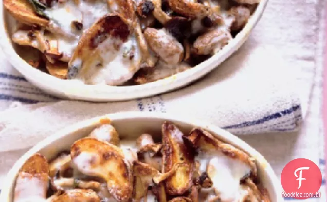 Batatas assadas e cogumelos com queijo Taleggio derretido