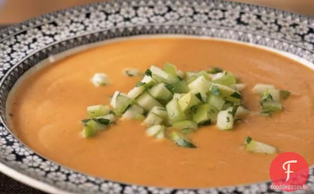 Mulligatawny lentilha vermelha com maçã-salsa aipo