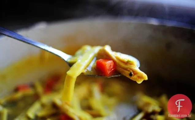 Frango caseiro e macarrão