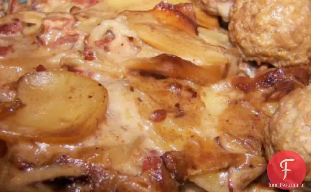 Batatas e cebolas vermelhas cozidas lentamente
