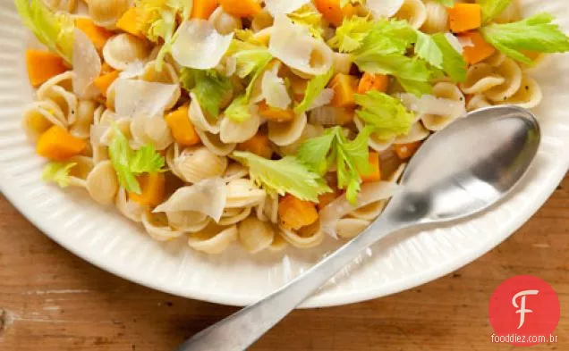 Butternut Com Folhas De Aipo