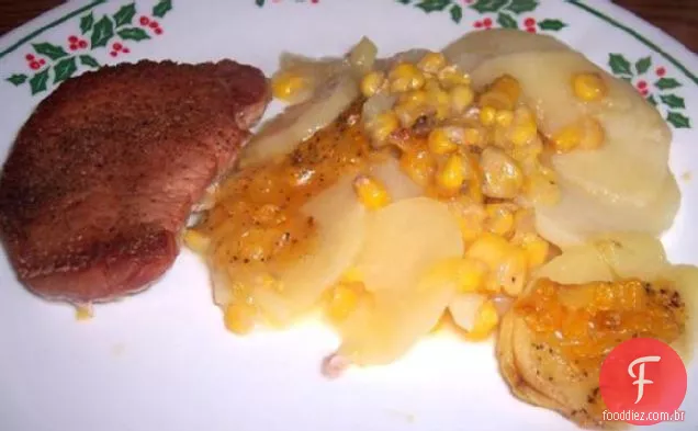 Batatas Com Casca E Caçarola De Milho