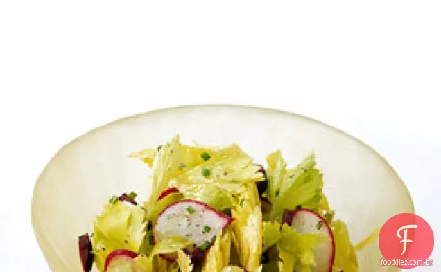 Salada de aipo, rabanete e azeitona