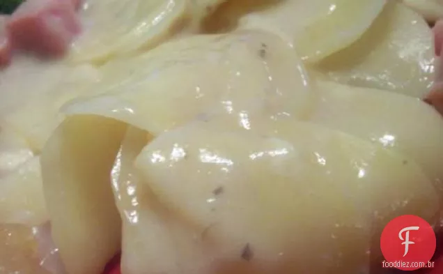 Crock Pot Scalloped batatas e presunto