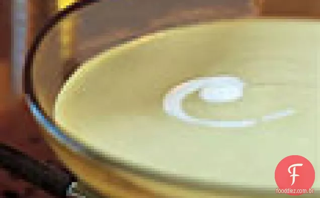 Bisque de aipo com torradas de Stilton