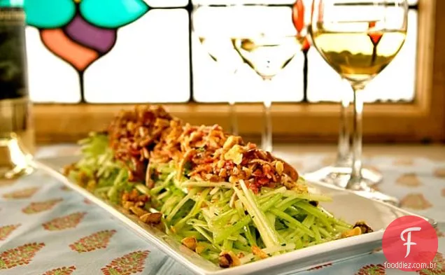 Salada De Aipo Com Orelha De Porco, Bacon E Nozes