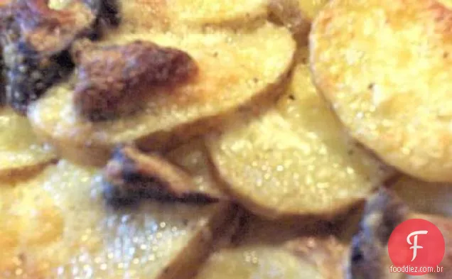 Gratinado de batata com cogumelos Porcini e queijo Mascarpone
