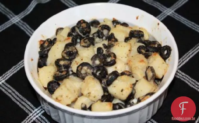 Batatas e azeitonas esmagadas