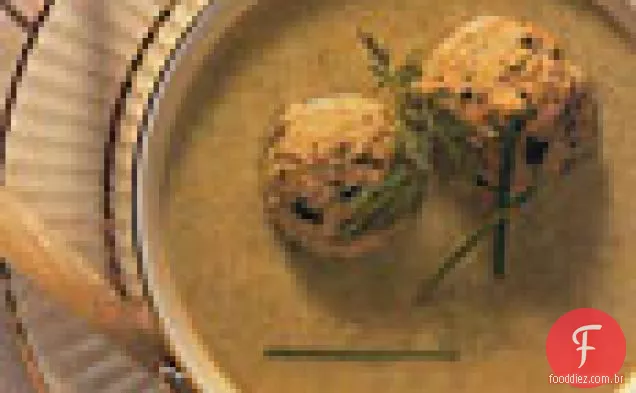 Sopa de aipo e pastinaga com cebola verde-bolas de endro Matzo