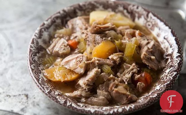 Ensopado De Peru Com Vegetais De Raiz