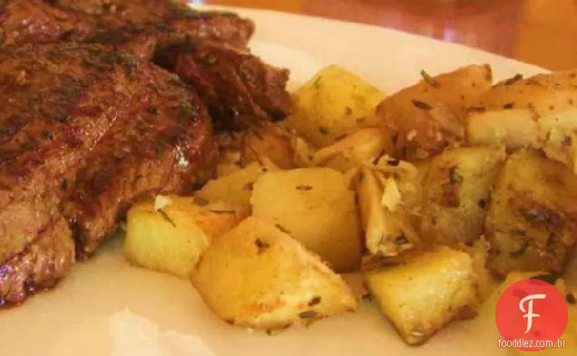 Batatas novas grelhadas com parmesão e ervas