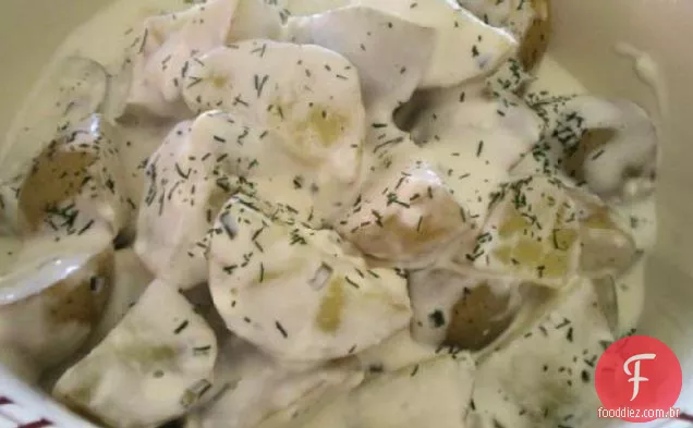 Batatas novas em molho cremoso de endro