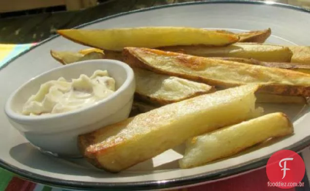 Batatas Assadas Douradas Com Maionese Chilena