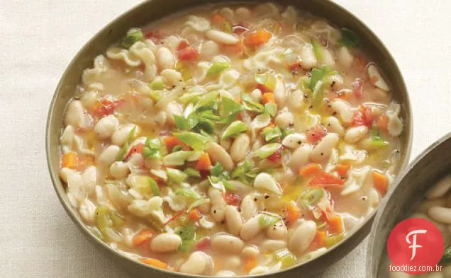Sopa De Feijão Branco E Macarrão