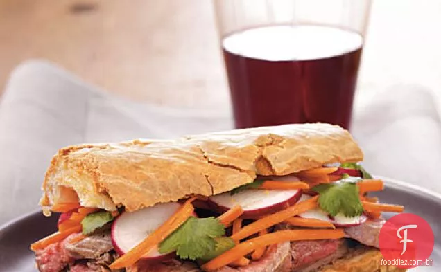 Sanduíches De Carne Assada Estilo Banh Mi