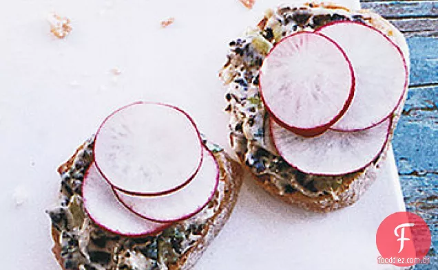 Canapés de rabanete com Manteiga De Azeitona Preta