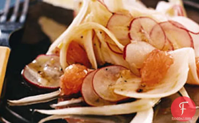 Salada raspada de erva-doce, rabanete e toranja