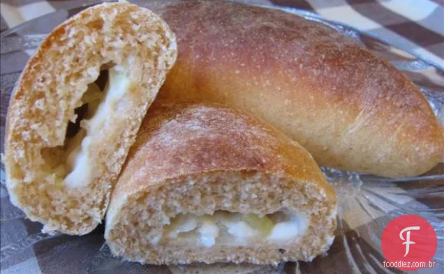 Cebola doce e queijo Parker House Pockets