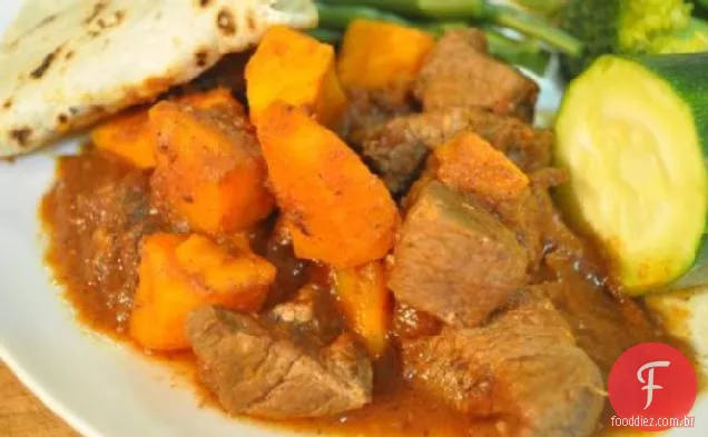 Carne Asiática Cozida Lentamente Com Batata Doce