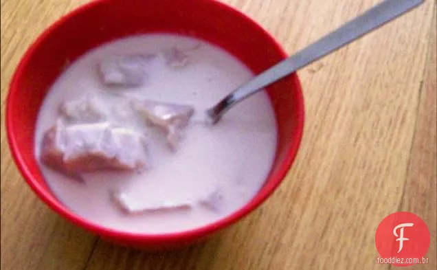 Caçarola cipriota turca do Taro da flor do Chef-Kibrisli Kolokas