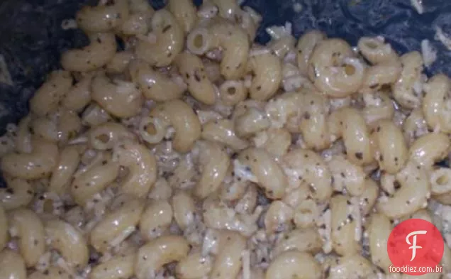 Salada De Macarrão Com Manjericão E Parmesão