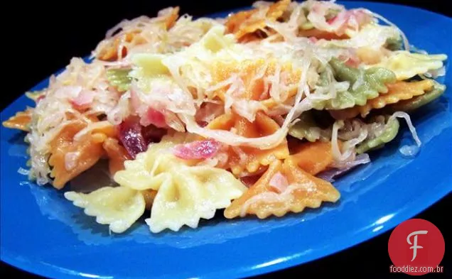 Macarrão Com Gravata borboleta e chucrute ou macarrão Hluski :)