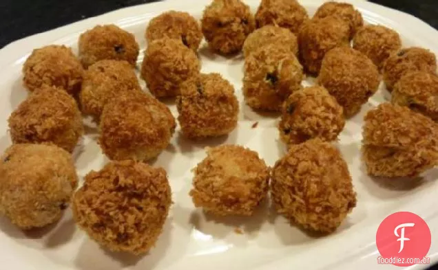 Frango temperado e almôndegas de castanha-da-água