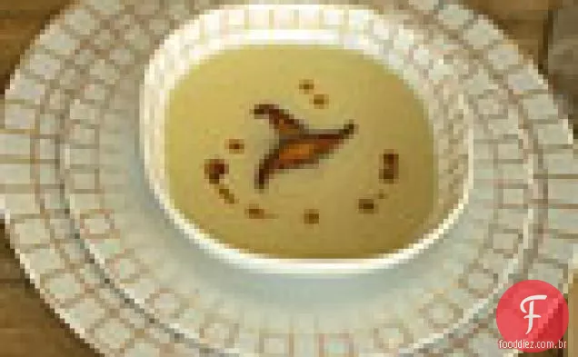 Aipo-raiz Bisque com Shiitakes
