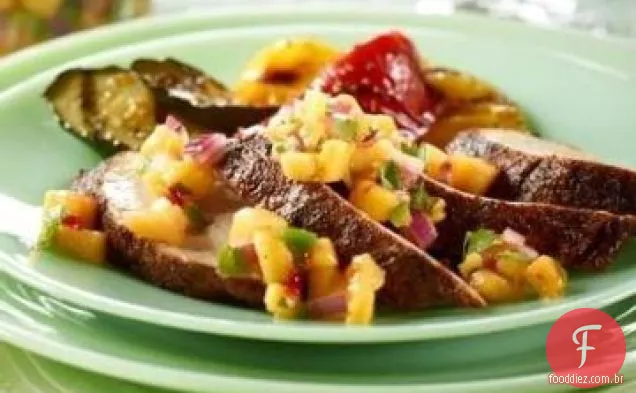 Carne de porco com salsa de pêssego e Feijão Preto