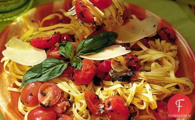 Molho de tomate fresco com Linguine