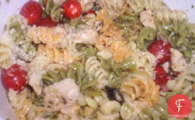 Salada De Macarrão De Frango