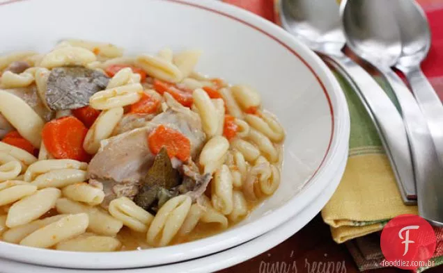 Sopa De Frango E Cavatelli