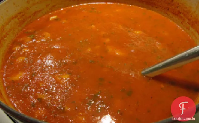 Sopa de tomate picante e picante