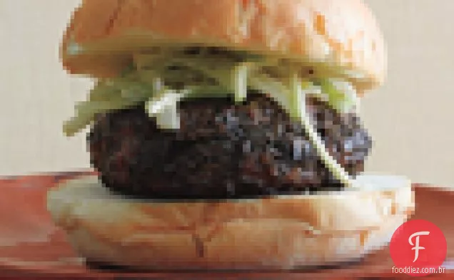 Hambúrgueres de búfalo Portobello com Maçã De Aipo Slaw