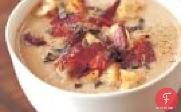 Sopa De Raiz De Castanha E Aipo Com Croutons De Sálvia E Bacon